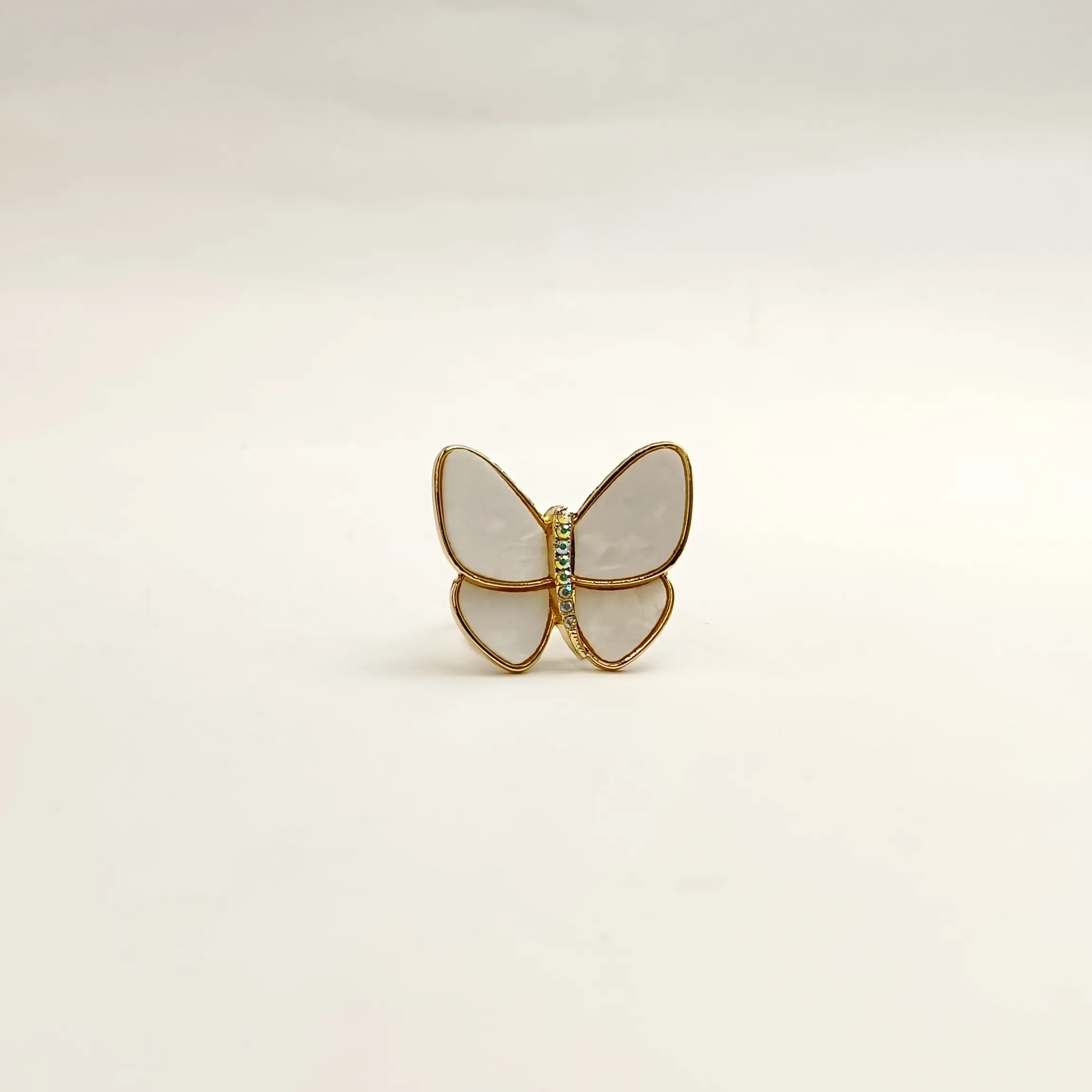 حلقه روسری پروانه سفید کد ۳۳۲۲